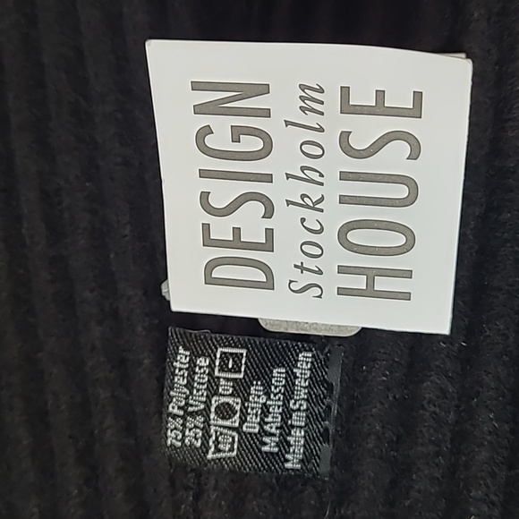 DESIGN STOCKHOLM HOUSE HOODED SCARF - Picture 10 of 11